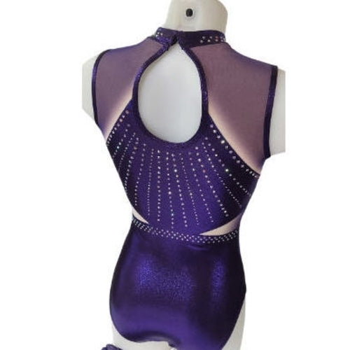 Turnanzug Tansanit, ärmellos, Violett mit Strasssteinen und Metallic-Glanz